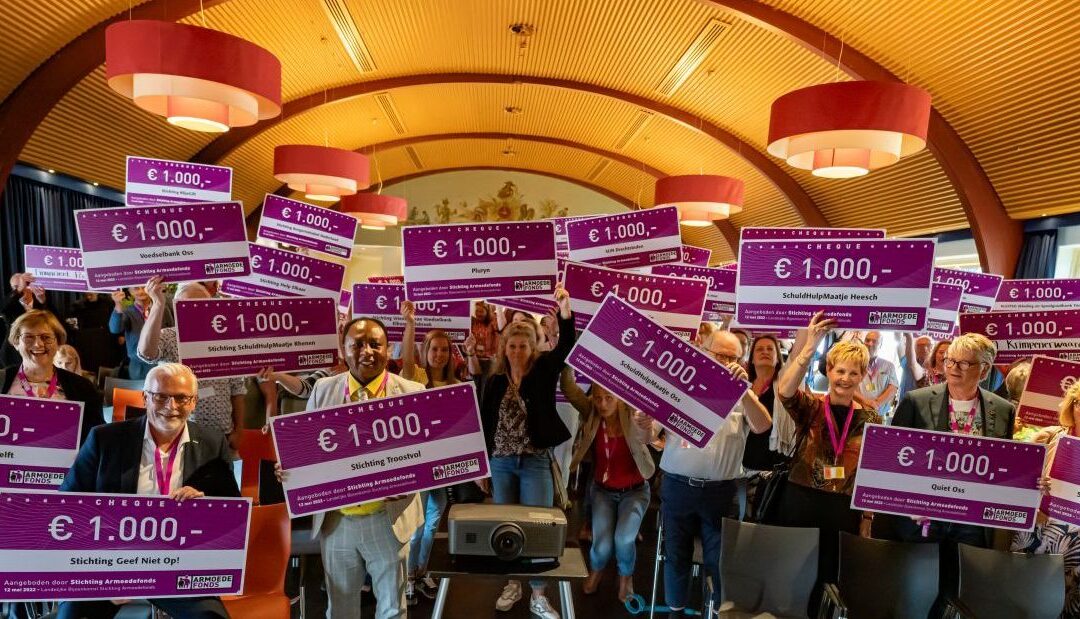 Armoedefonds deelt cheques uit tijdens landelijke dag in Den Bosch