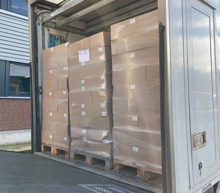 Stichting Armoedefonds ontvangt donatie van vijf miljoen mondkapjes van Ministerie van VWS