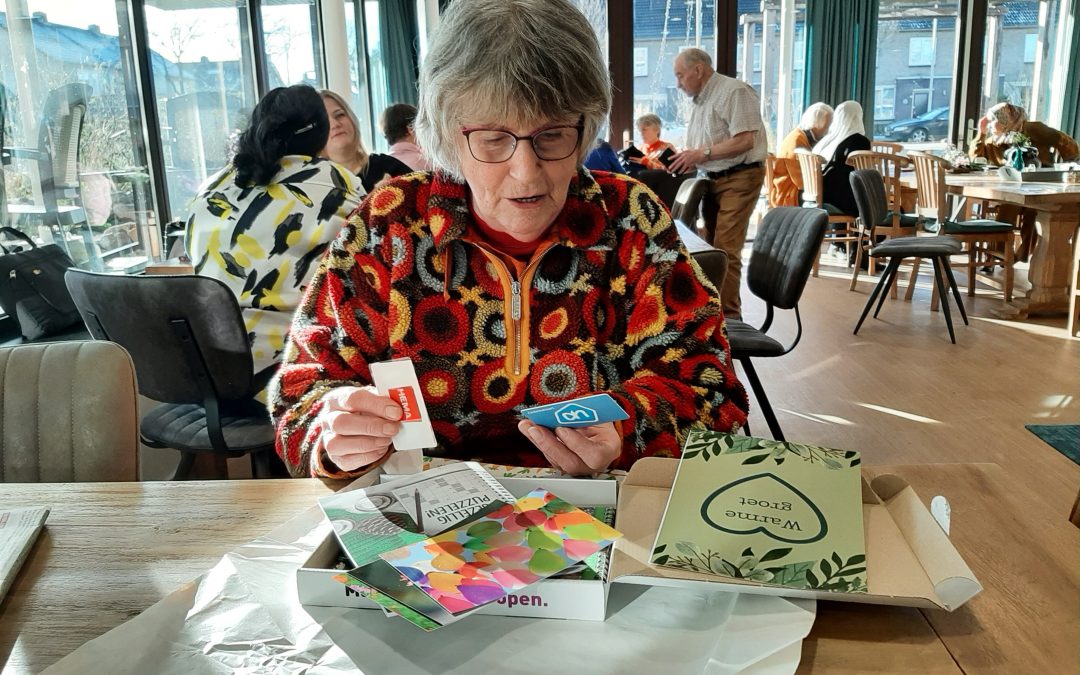 Het uitdelen van de 8.500 Ik-denk-aan-jou steunpakketjes is begonnen