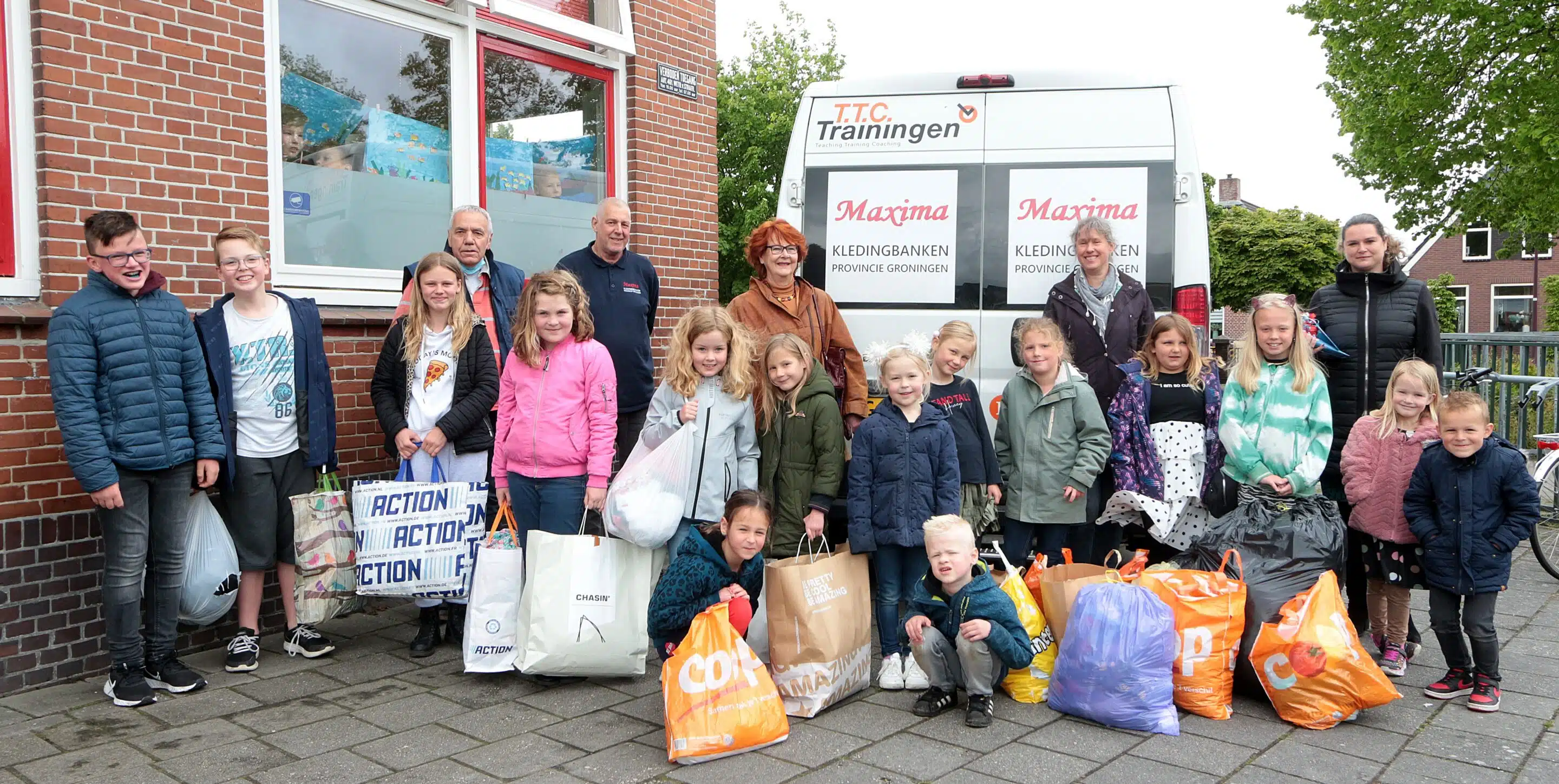 Inzamelingsactie Schoolkinderen zamelen kleding in voor Maxima.