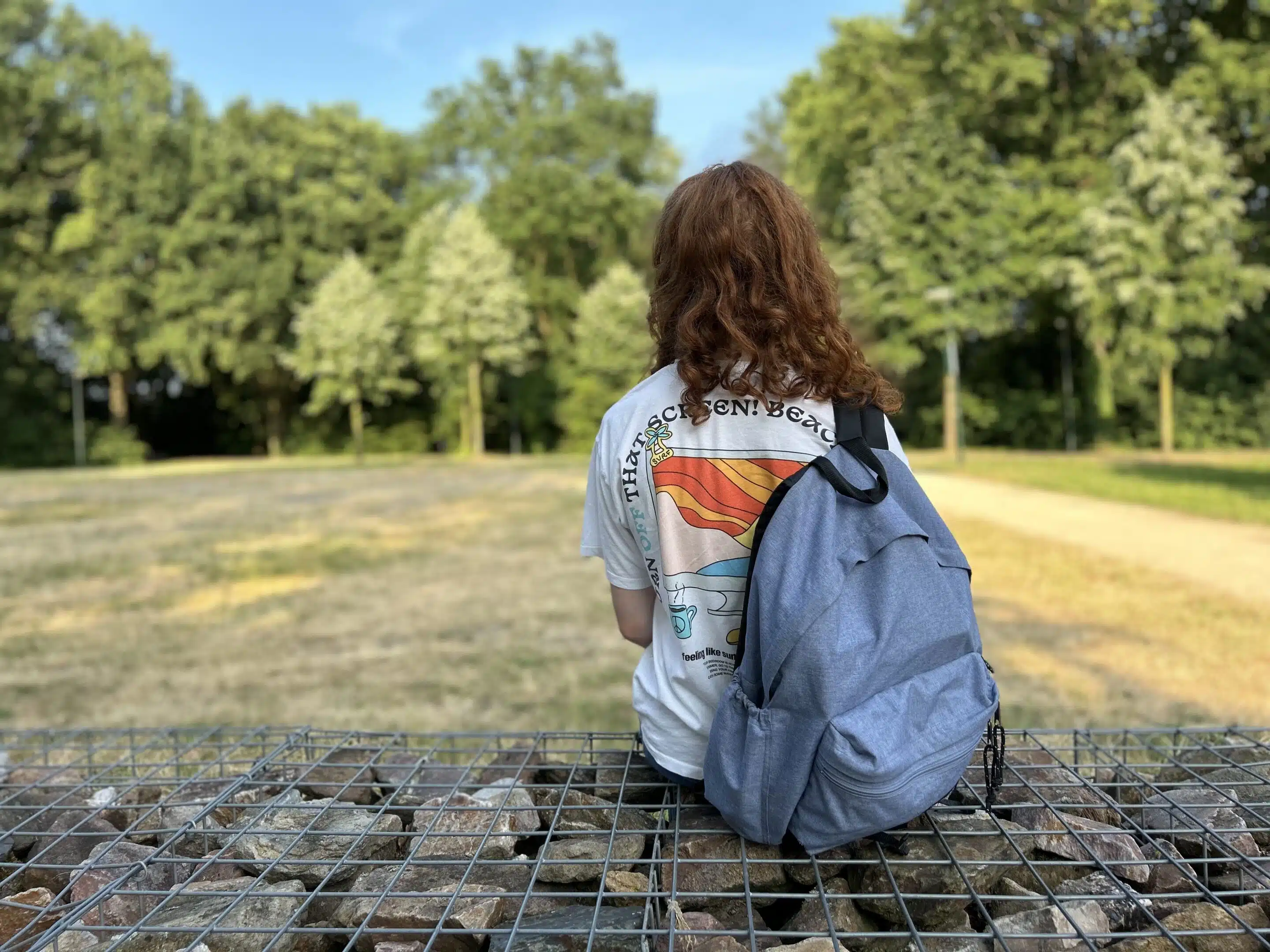 Schoolspullenactie Brugklasser met grote rugzak om