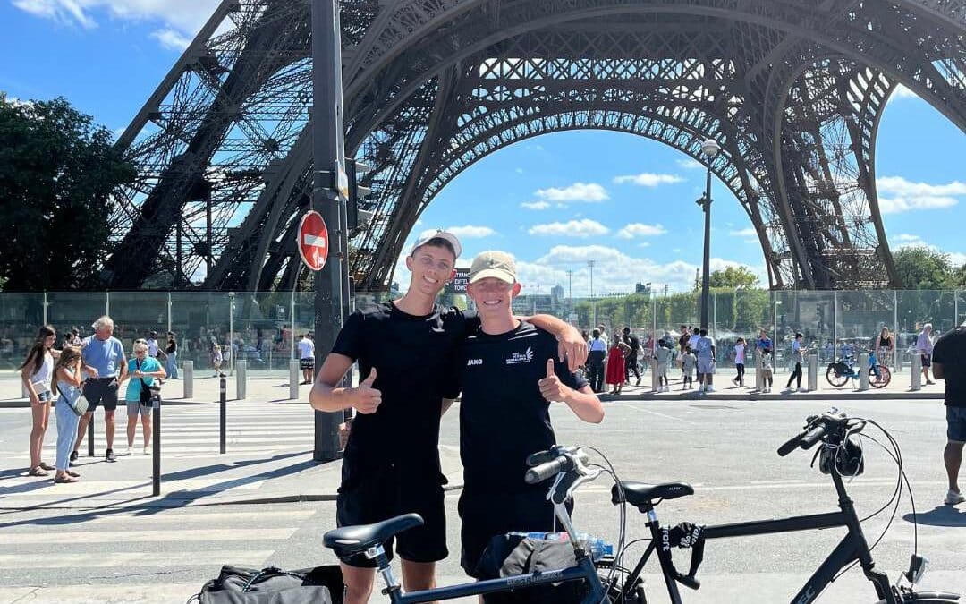 Per fiets naar Parijs: ruim €7.500 euro opgehaald voor Armoedefonds